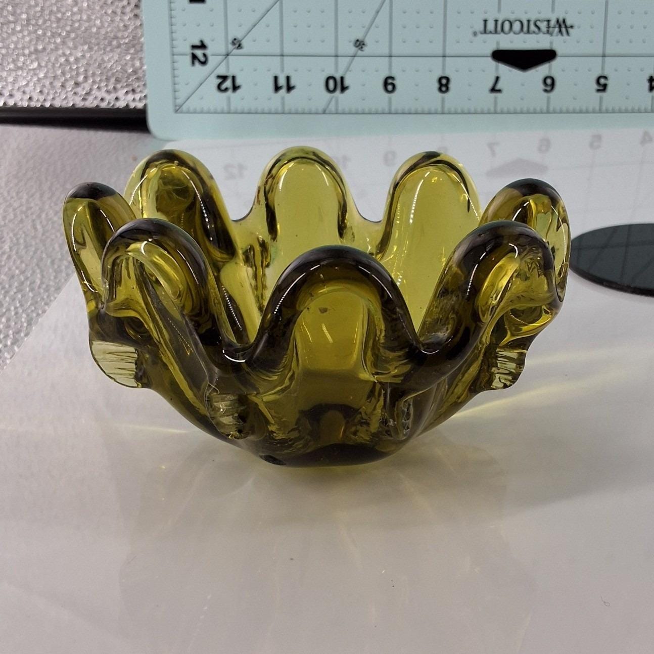 Vintage Anchor Hocking Avocado Green Starburst Ruffled Glass Bowl 4.5" - View 4