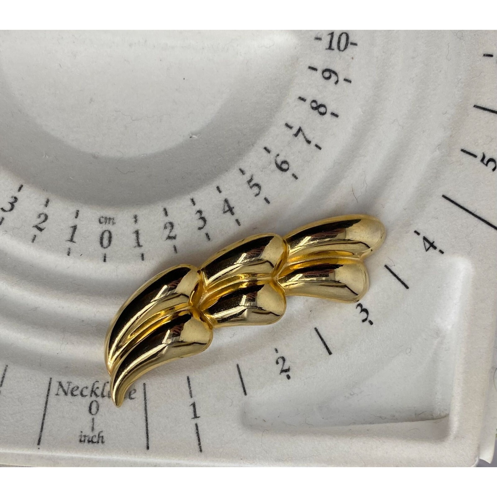 Vintage Unsigned Monet‎ Gold Tone Leaf Brooch Pin - View 3