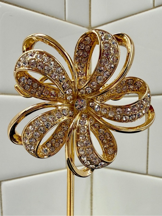 Vintage Unsigned Monet‎ Gold Tone Leaf Brooch Pin - View 4