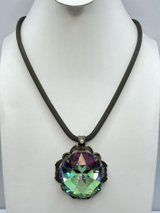 Sweet Romance Vintage Gold Tone Puffed Heart Pendant Necklace - View 9