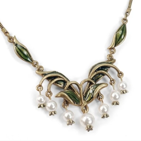 Sweet Romance Vintage Gold Tone Puffed Heart Pendant Necklace - View 10