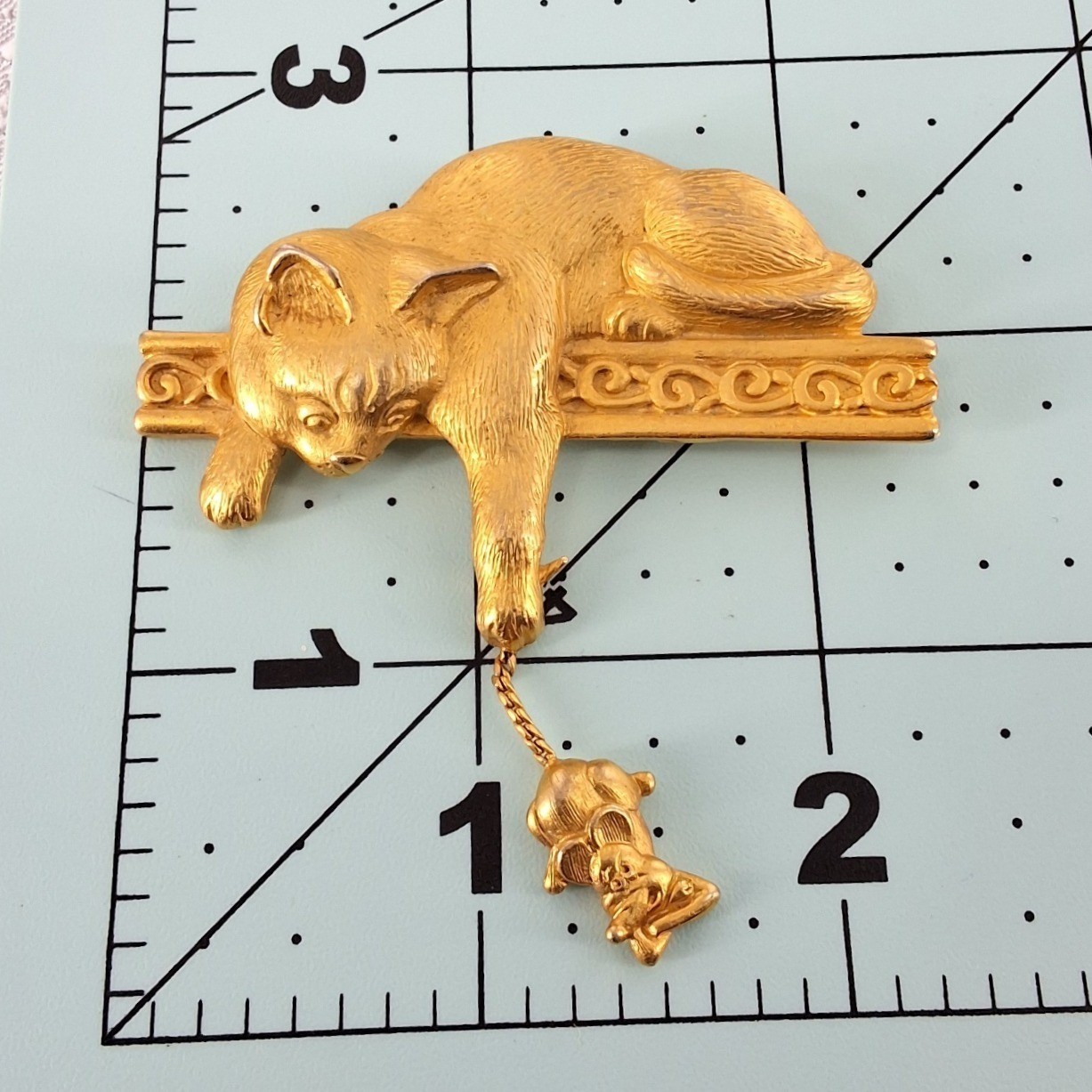 Vintage JJ Jonette Jewelry Gold Tone Cat and Dangling Mouse Brooch Pin Novelty - View 3