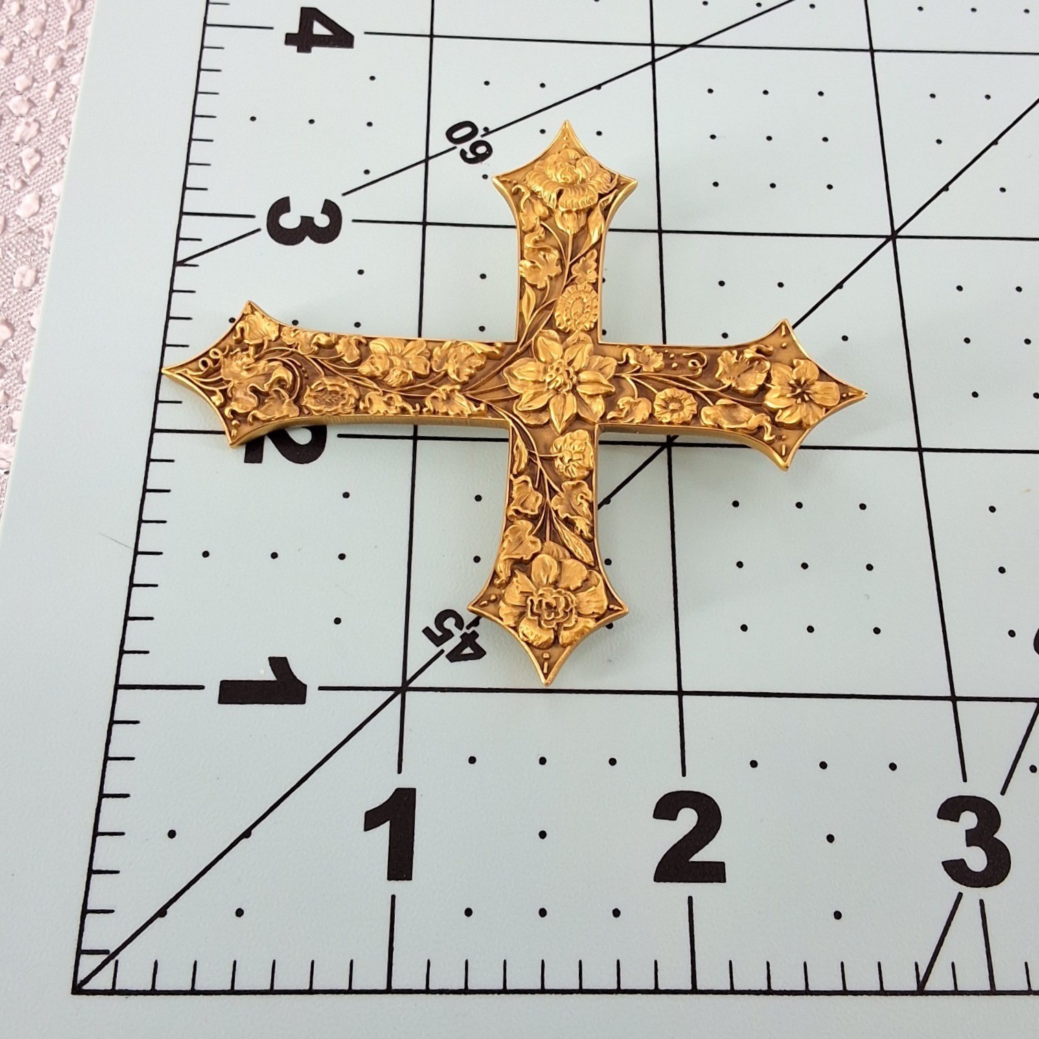 Johannes Hanias NGA Vintage Gold Tone Floral Cross Pendant National Gallery - View 5