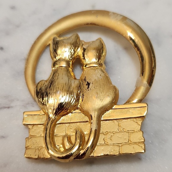 Vintage JJ Jonette Jewelry Gold Tone Cat and Dangling Mouse Brooch Pin Novelty - View 16