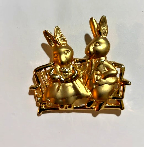 Vintage JJ Jonette Jewelry Cat and Kitten Eating Gold Tone Brooch Pin 3.5" - View 7