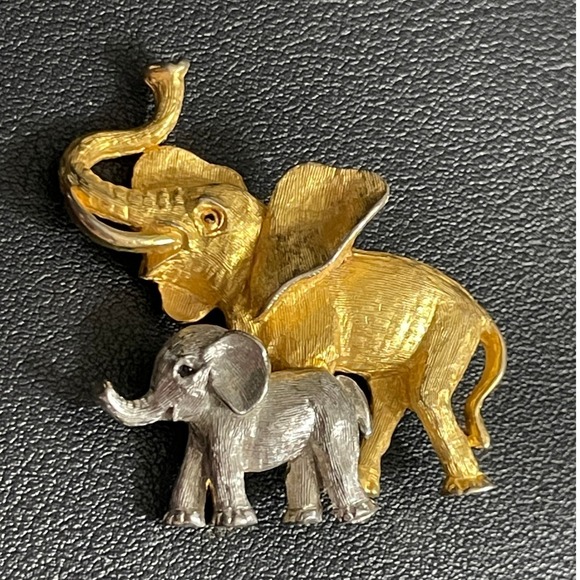 Vintage JJ Jonette Jewelry Cat and Kitten Eating Gold Tone Brooch Pin 3.5" - View 13