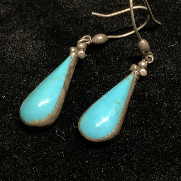 Silver Tone Turquoise Blue Howlite Stone Sunburst Medallion Boho Drop Earrings - View 9