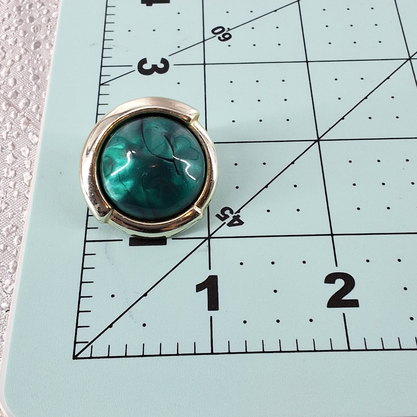 Vintage Emerald Green Marbled Cabochon Gold Tone Round Clip On Earrings 1" - View 3