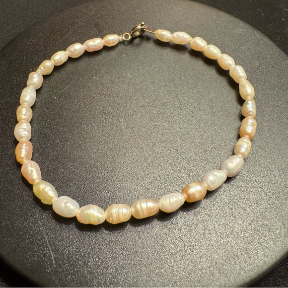Lustrous Lavender Grey Freshwater Pearl Stretch Beaded Bracelet - View 13