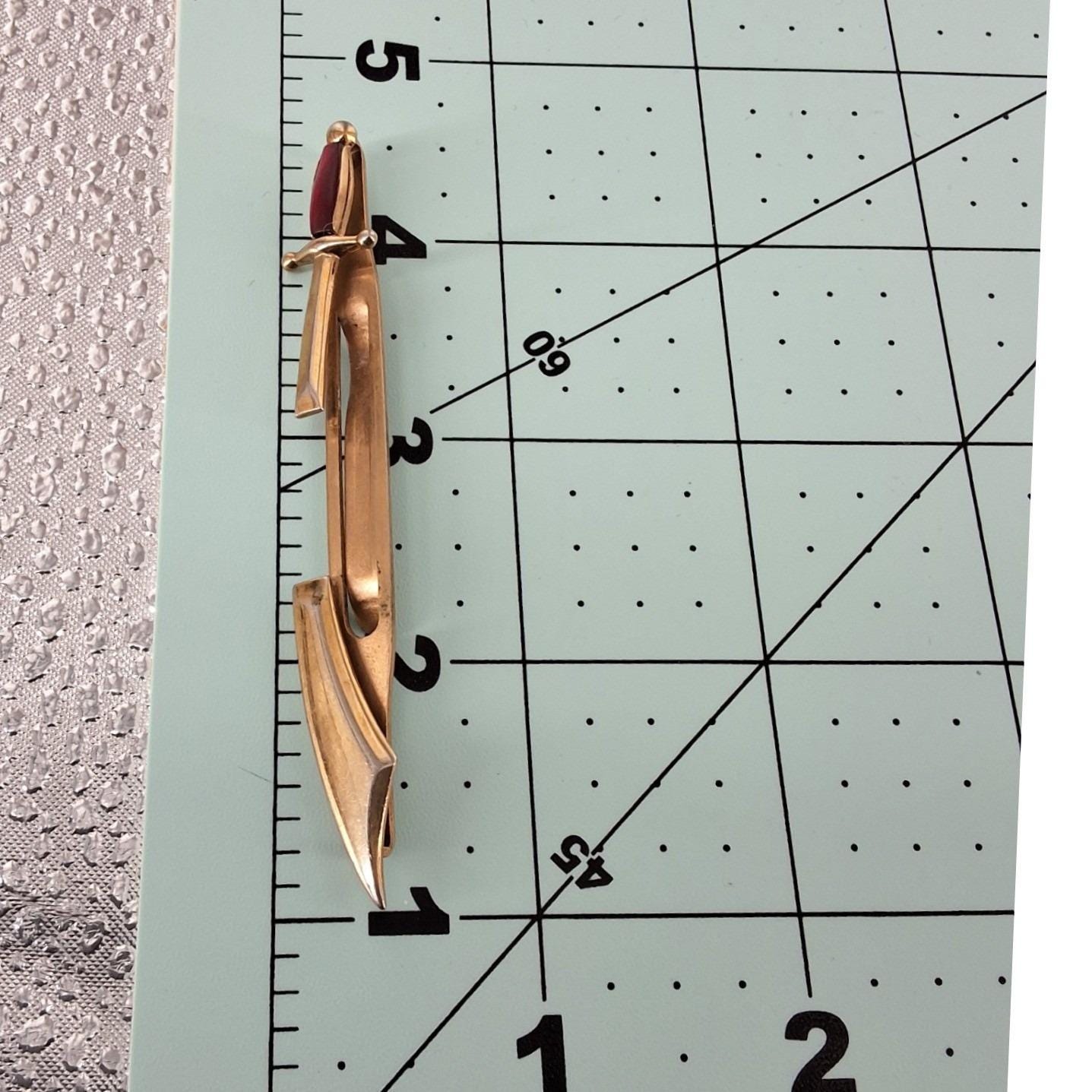 Vintage Swank Gold Tone Scimitar Sword Tie Scarf Clip Red Cabochon Hilt - View 5