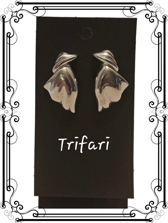 Vintage Crown Trifari Gold-Tone Faux Pearl Oak Leaf Clip-On Earrings - View 17